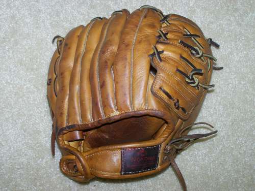 Chico Carrasquel Nokona CC Back